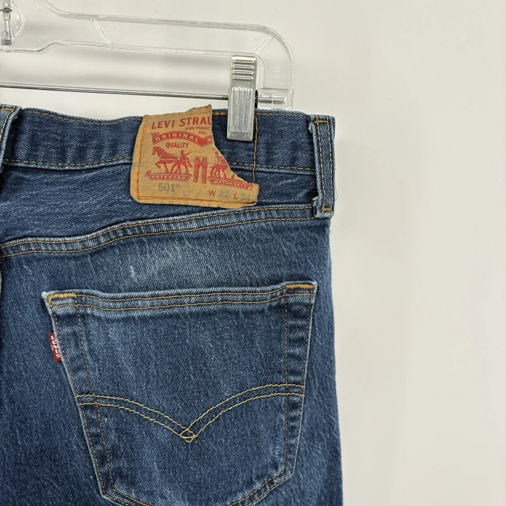 Levis 501 Jeans Mens 32x34 Fits 32X31 Blue Denim Button Fly Classic Straight
